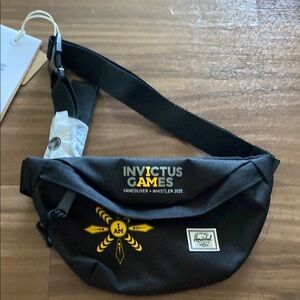 BNWT Herschel Supply Co. Brand Black Belt Bag
